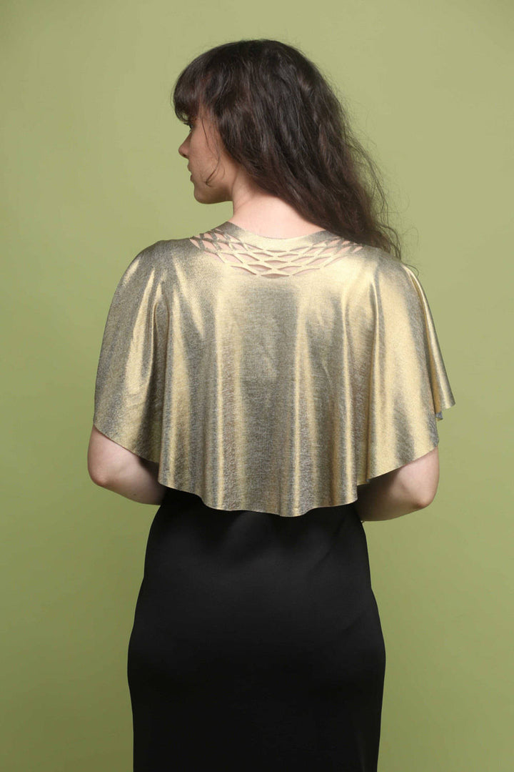 A gold top for the event