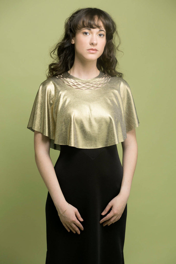A gold top for the event