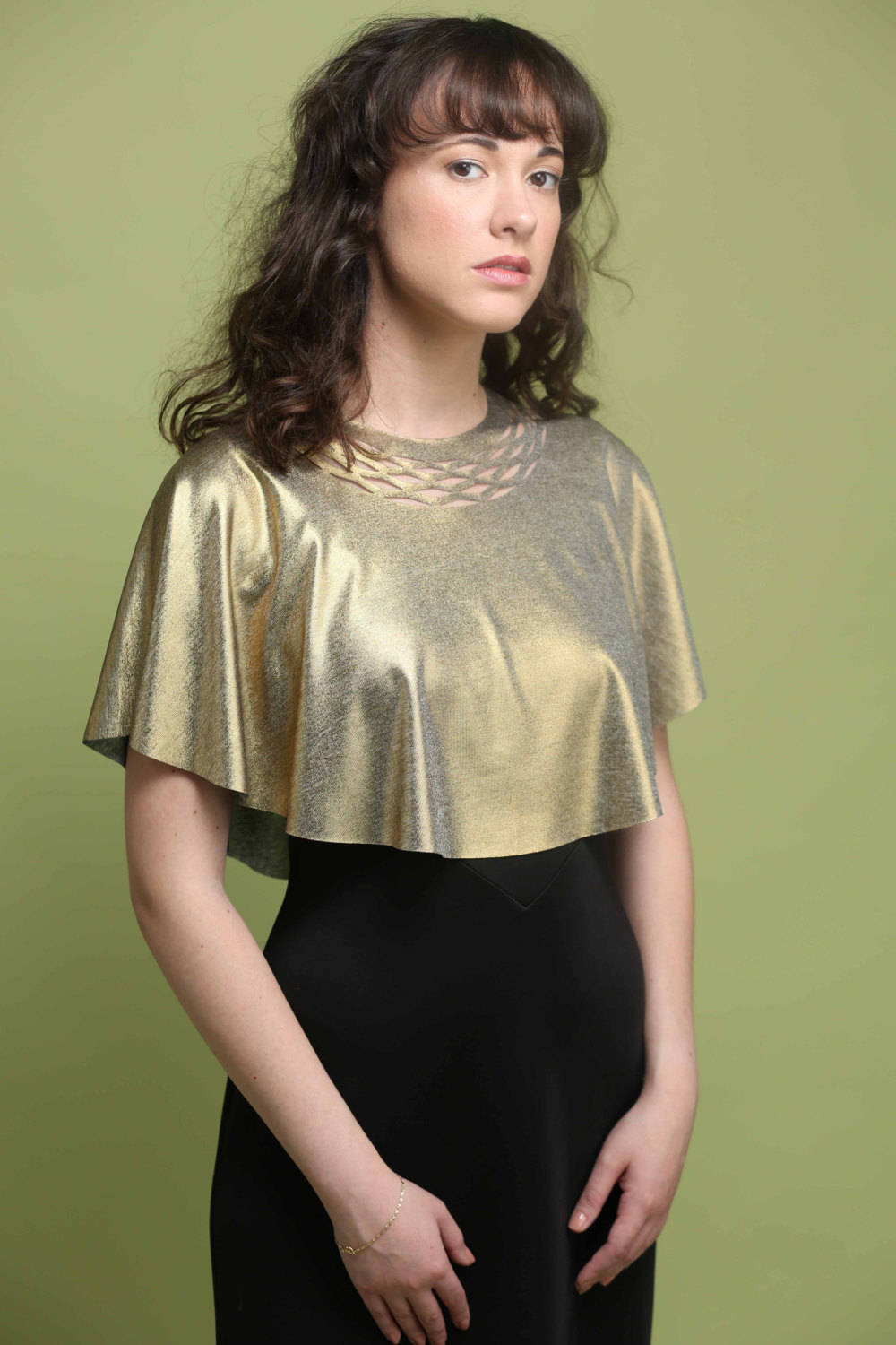 A gold top for the event