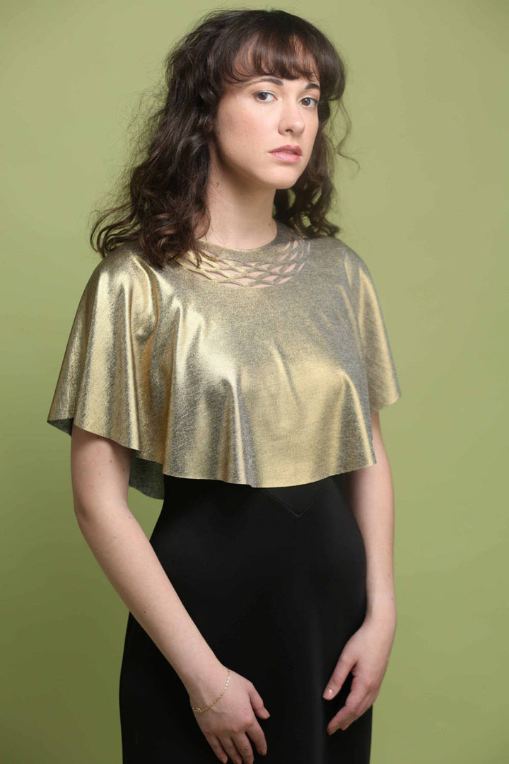 A gold top for the event