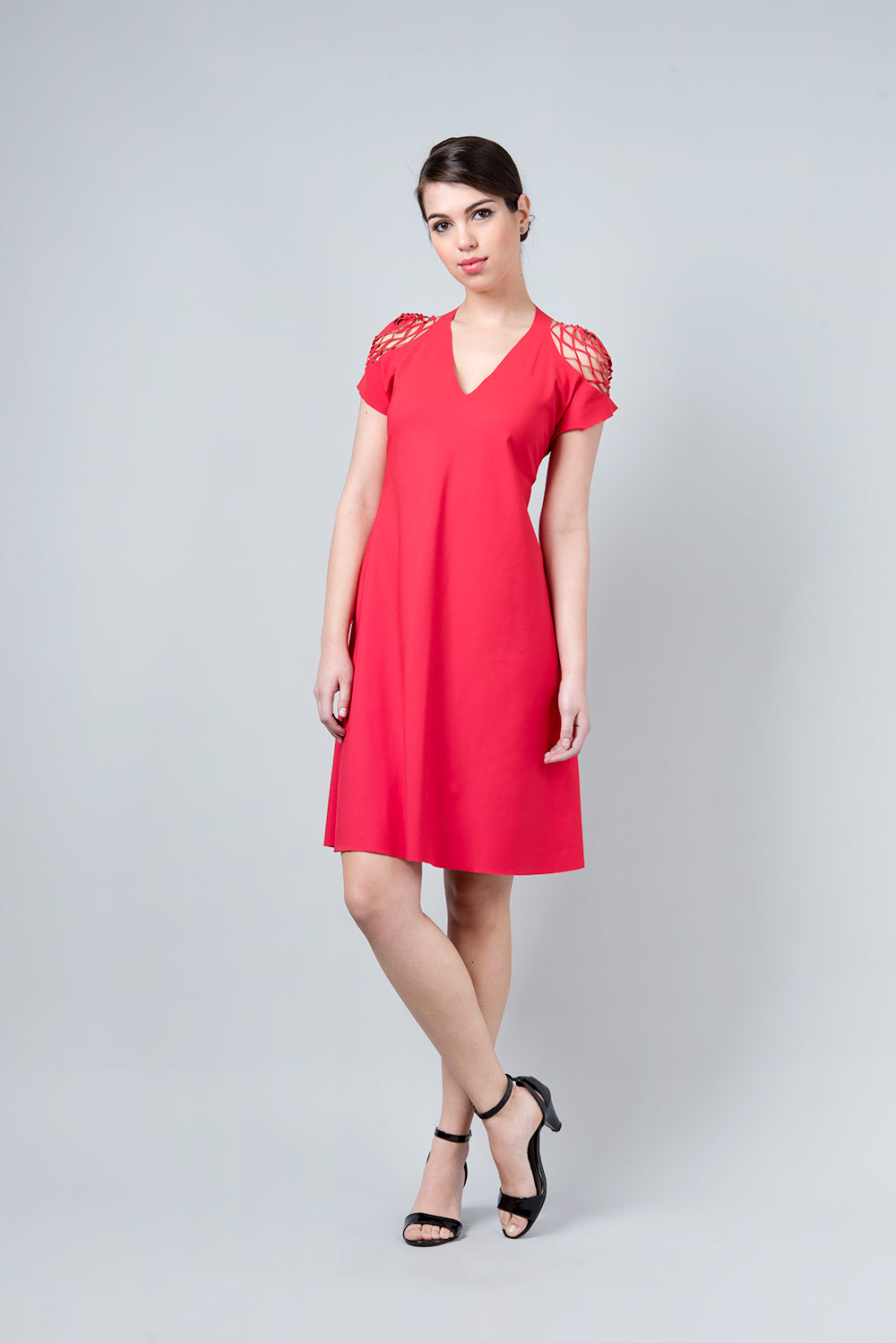 Delta dress - hexagonal cut in the shoulder