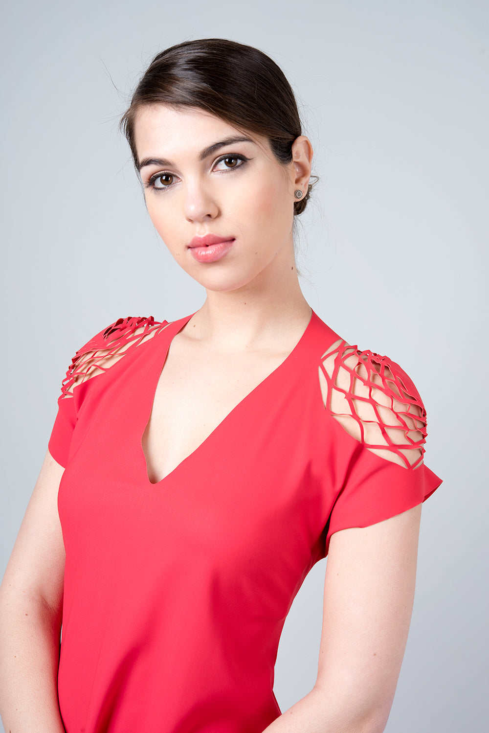 Delta dress - hexagonal cut in the shoulder