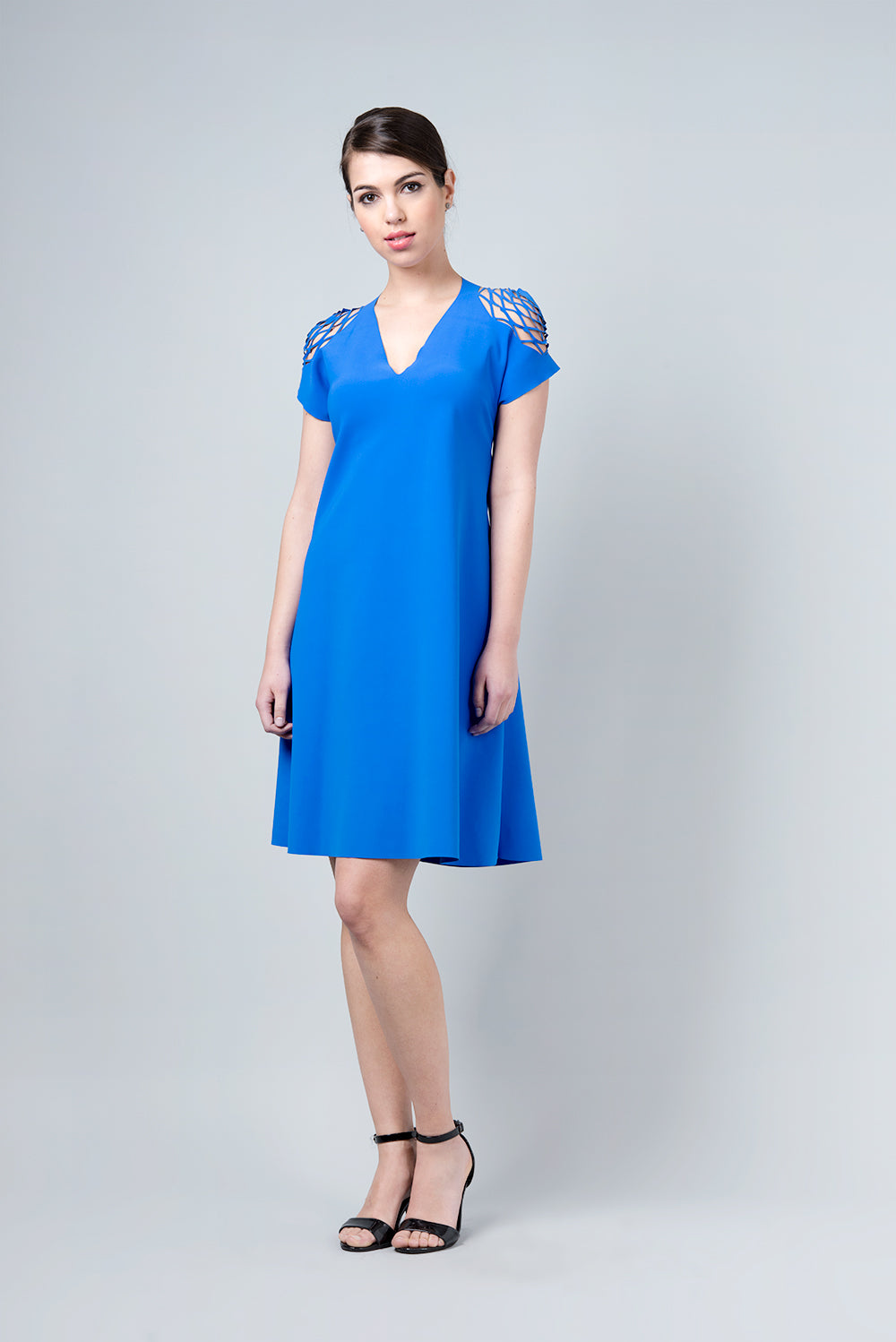 Delta dress - hexagonal cut in the shoulder