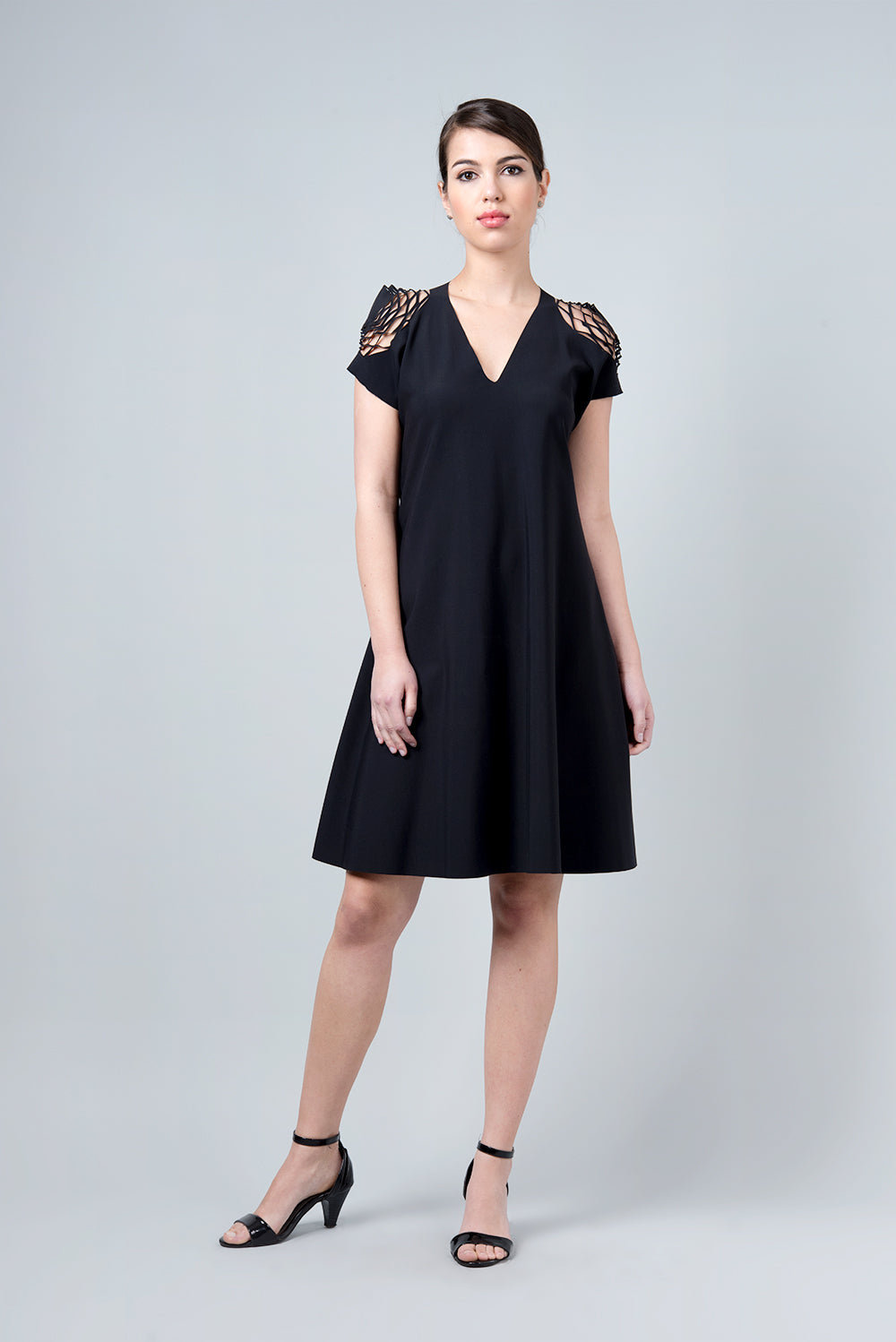 Delta dress - hexagonal cut in the shoulder