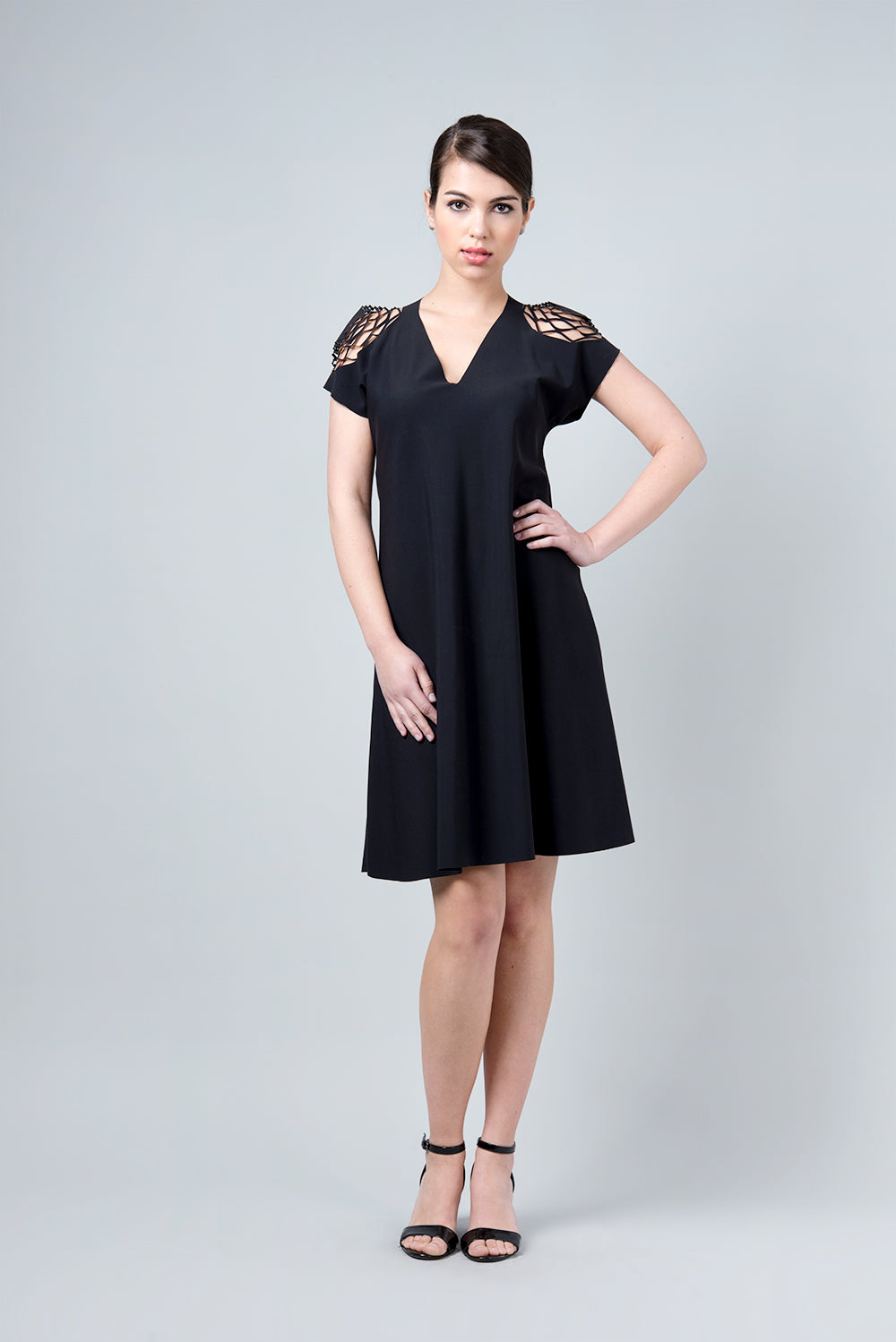 Delta dress - hexagonal cut in the shoulder