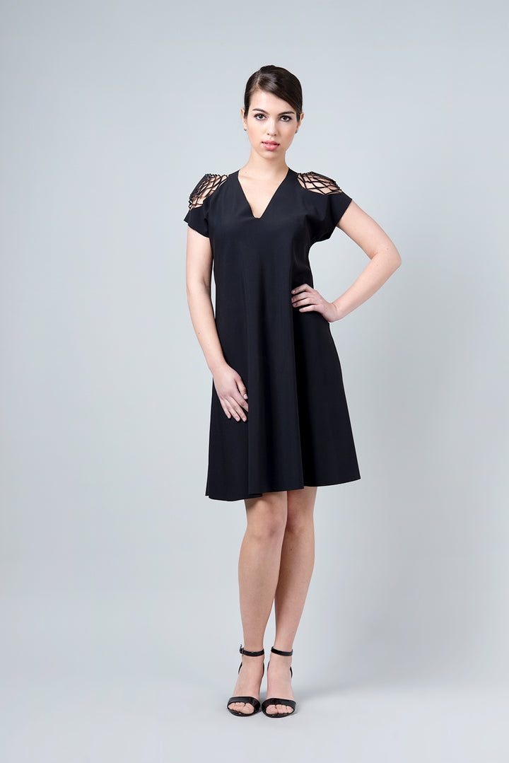 Delta dress - hexagonal cut in the shoulder