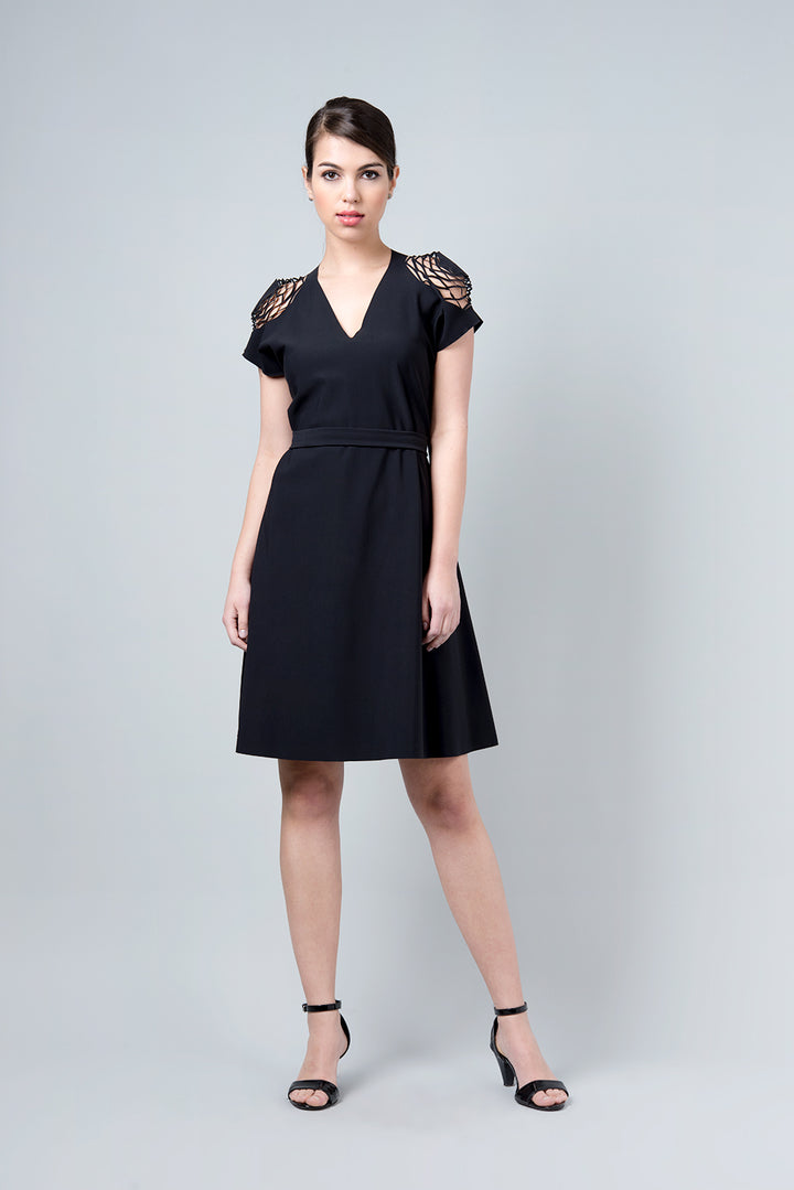 Delta dress - hexagonal cut in the shoulder